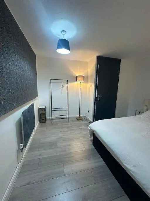 2 Bedrooms Apartment In Plaistow Near Tube To Central London