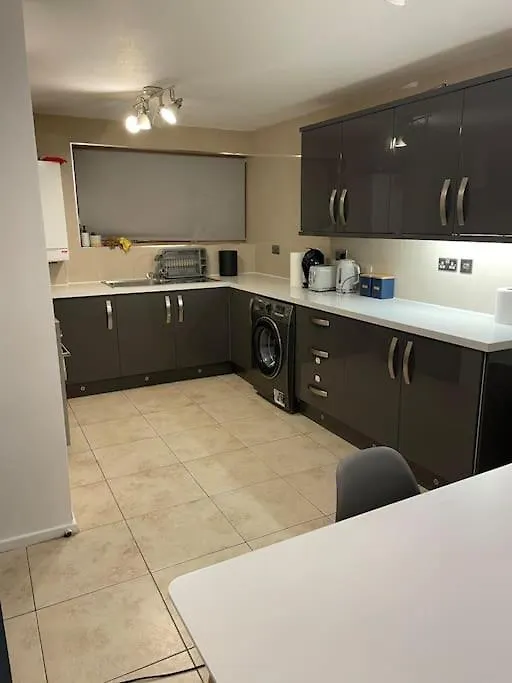 2 Bedrooms Apartment In Plaistow Near Tube To Central London