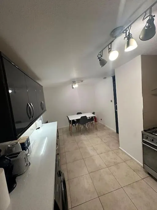 2 Bedrooms Apartment In Plaistow Near Tube To Central London