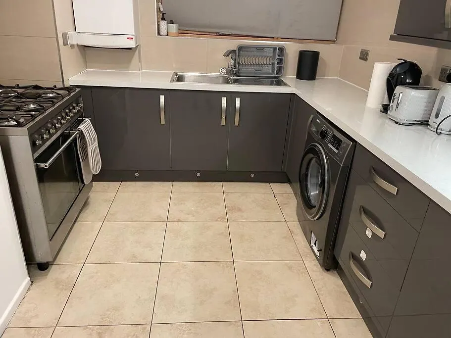 2 Bedrooms Apartment In Plaistow Near Tube To Central London United Kingdom