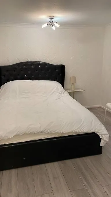 2 Bedrooms Apartment In Plaistow Near Tube To Central London United Kingdom
