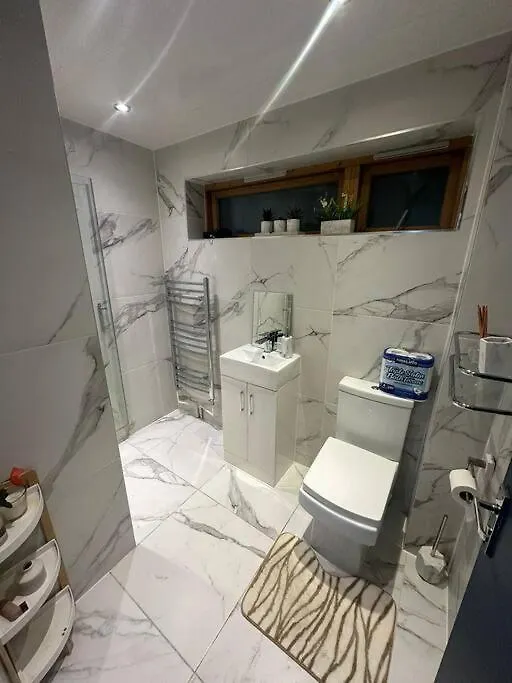 2 Bedrooms Apartment In Plaistow Near Tube To Central London 0*,  United Kingdom