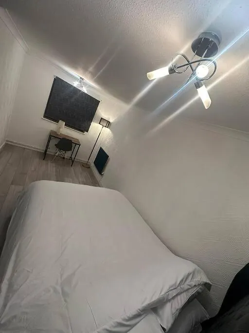 2 Bedrooms Apartment In Plaistow Near Tube To Central London